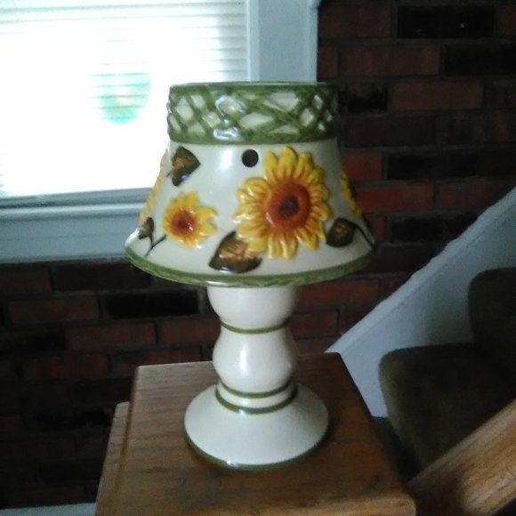 Sunflower Candleholder with Shade - Picture 2 of 12